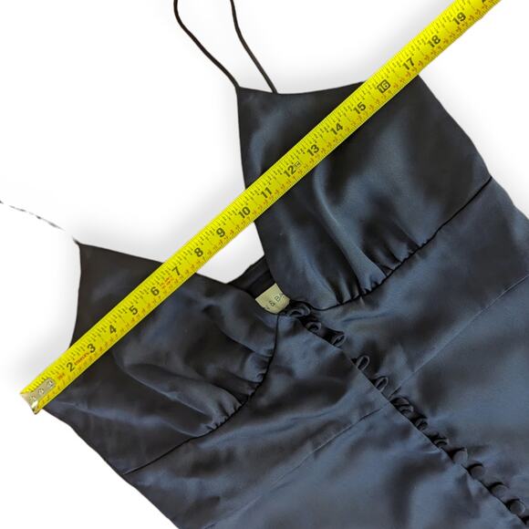 Elegant Black Midi Dress - Picture 13 of 15